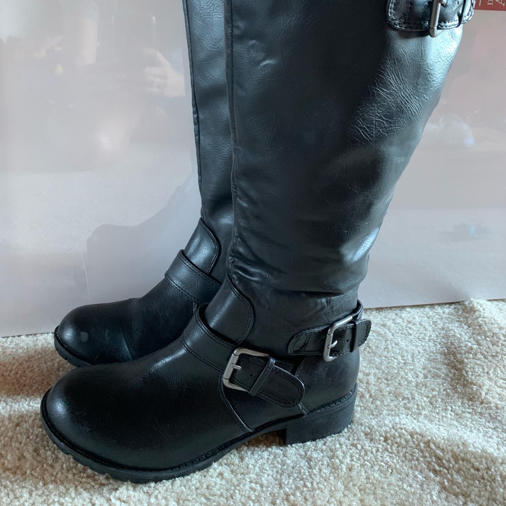 Knee high moto boot!